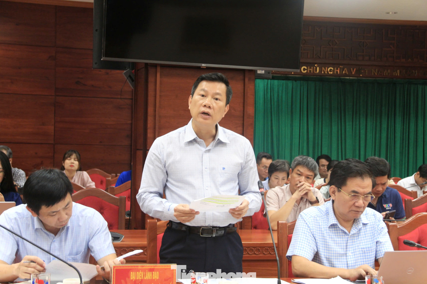 Đại diện lãnh đạo Sở Y tế trao đổi tại buổi họp báo.