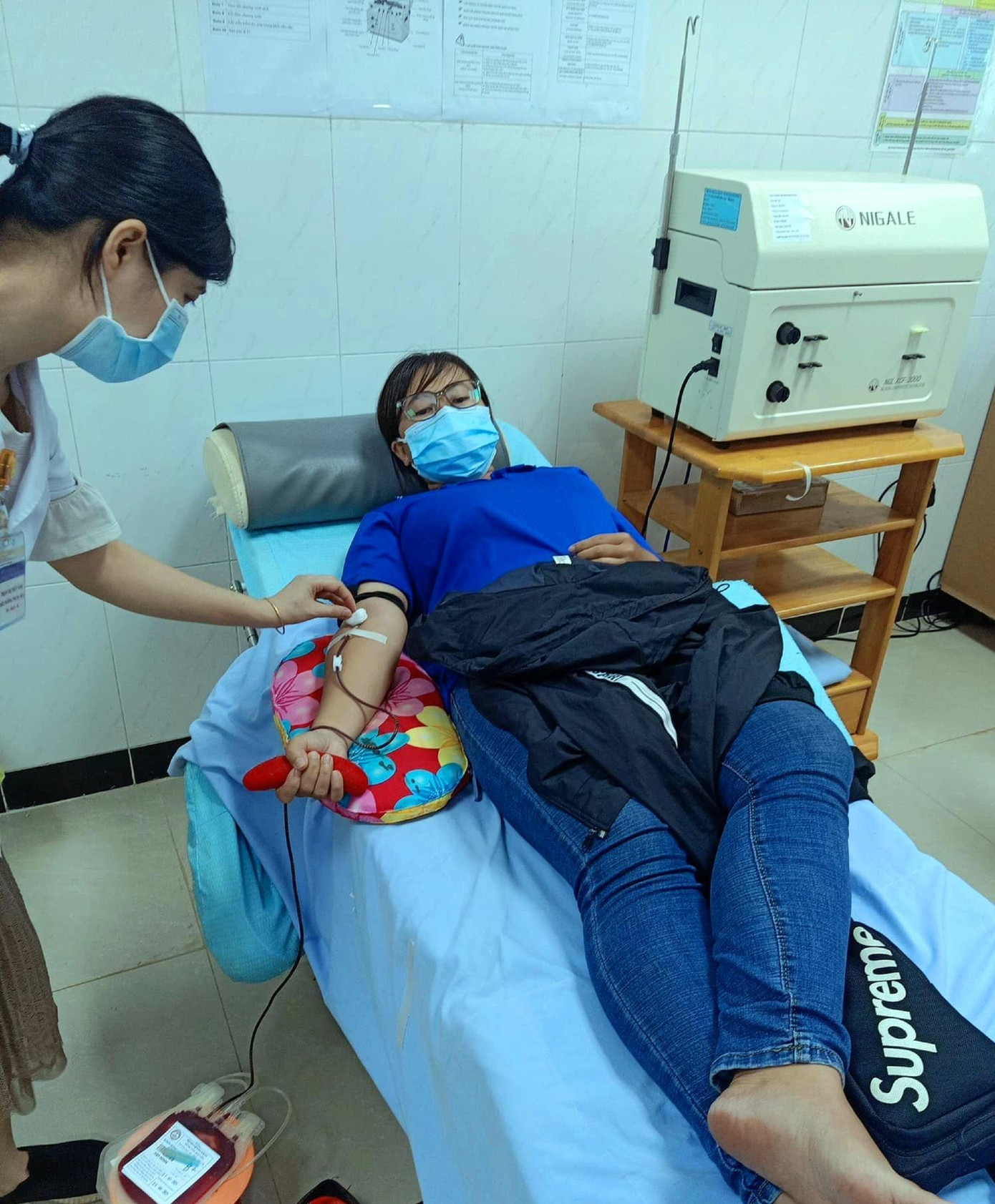 Đỗ Hoàng Thị Mỹ Hằng, Bí thư Chi đoàn thôn Hòa Phú hiến máu Đỗ Hoàng Thị Mỹ Hằng, Bí thư Chi đoàn thôn Hòa Phú hiến máu