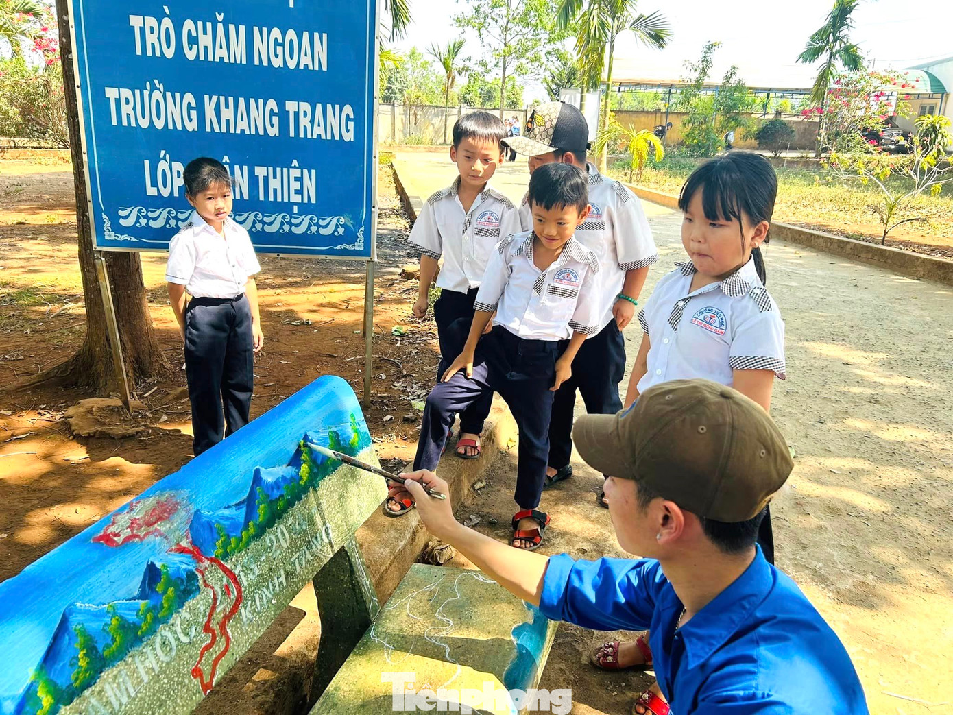 Hưởng ứng cuộc vận động “Tự hào một dải non sông”, Đoàn thanh niên huyện Krông Pắc đã phát động rộng rãi đến đoàn viên, thanh niên, thiếu nhi trên địa bàn huyện.