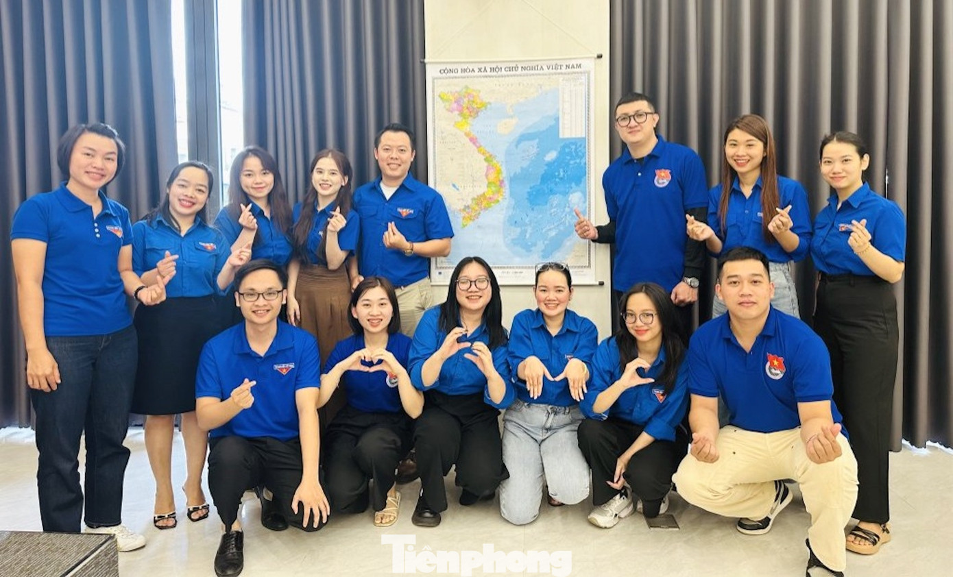 Các cấp bộ đoàn trên địa bàn tỉnh đã trao tặng 439 bản đồ Việt Nam Tự hào một dải non sông trong Tháng Thanh niên.