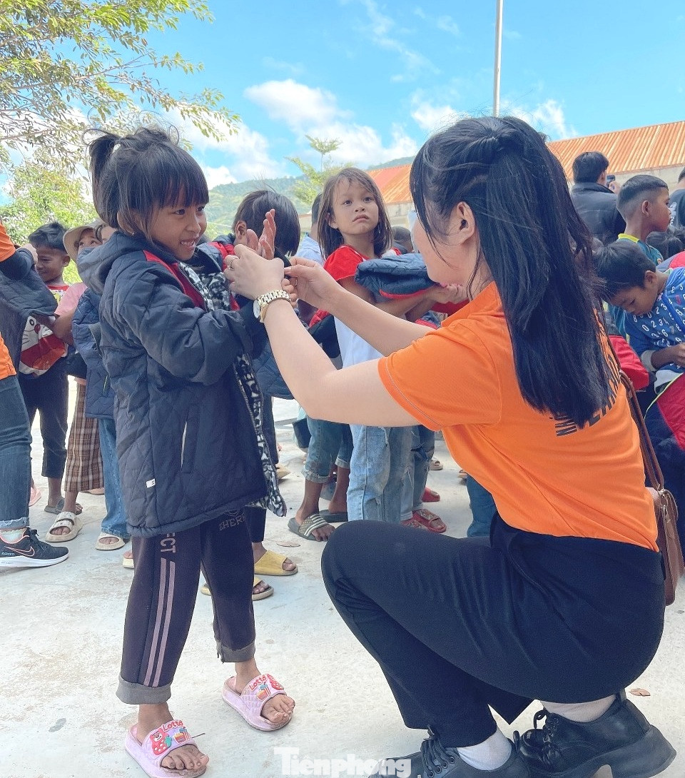 Thời gian qua nhóm thực hiện hàng trăm chương trình thiện nguyện về vùng sâu xa