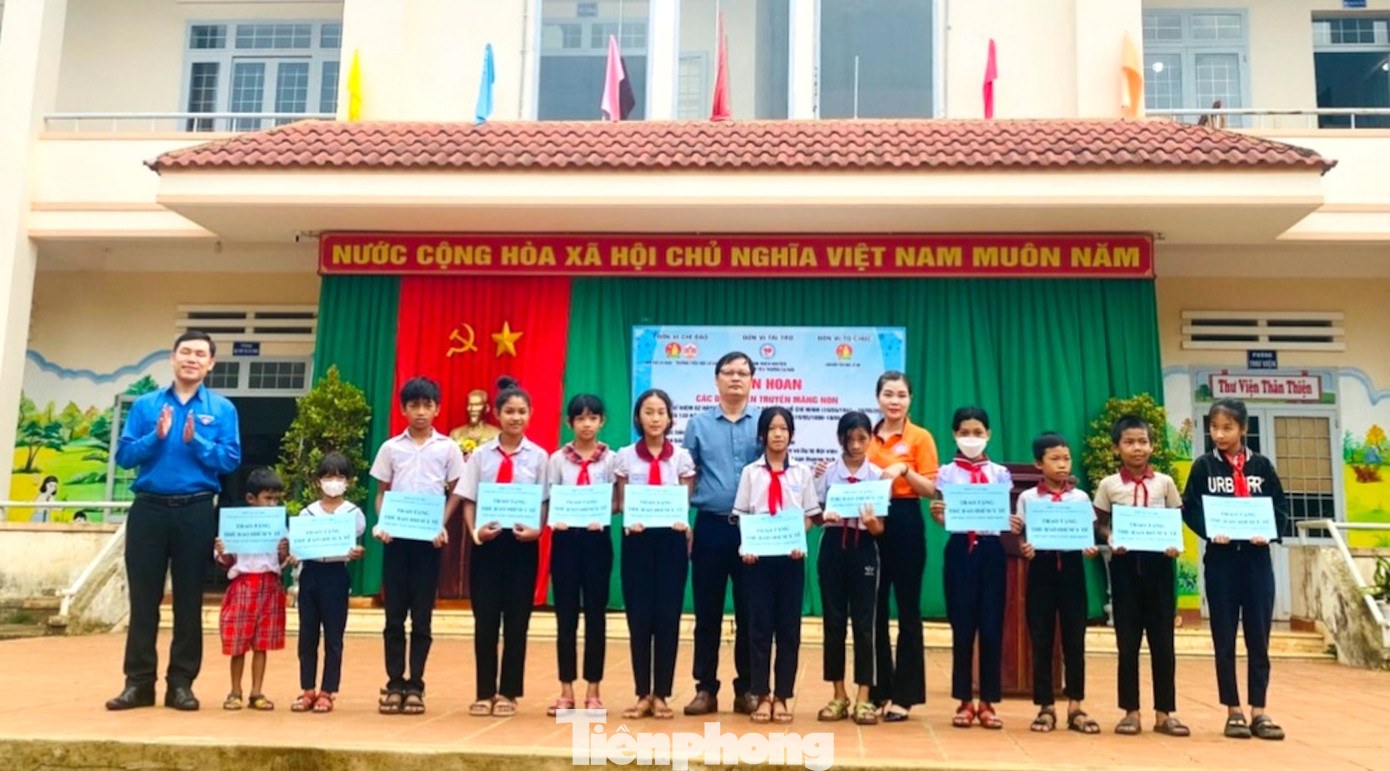 Nhiều hoạt động ý nghĩa hỗ trợ cho học sinh nghèo, khó khăn