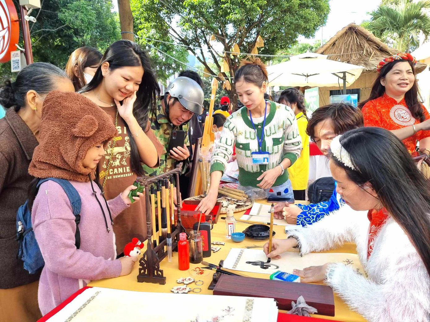 Chợ phiên như một không gian mở.