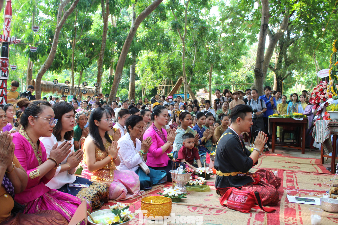 Cộng đồng người Việt gốc Lào tại huyện Buôn Đôn trải qua hàng trăm năm định cư, người dân vẫn lưu giữ được nhiều nét văn hóa truyền thống.