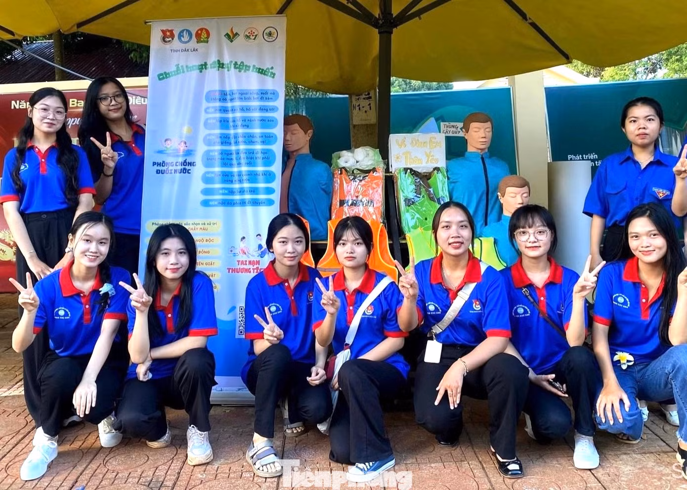 Mới đây, Tỉnh Đoàn Đắk Lắk, Hội đồng đội tỉnh tổ chức các gian hàng tình nguyện của 6 đội hình chuyên: Đội hình Tri thức trẻ; Vì đàn em thân yêu; Chuyển đổi số; Tự hào Đắk Lắk; Truyền thông và đội hình Hội nhập quốc tế. Tại các gian hàng, đoàn tổ chức nhiều trò chơi hấp dẫn. Mới đây, Tỉnh Đoàn Đắk Lắk, Hội đồng đội tỉnh tổ chức các gian hàng tình nguyện của 6 đội hình chuyên: Đội hình Tri thức trẻ; Vì đàn em thân yêu; Chuyển đổi số; Tự hào Đắk Lắk; Truyền thông và đội hình Hội nhập quốc tế. Tại các gian hàng, đoàn tổ chức nhiều trò chơi hấp dẫn.