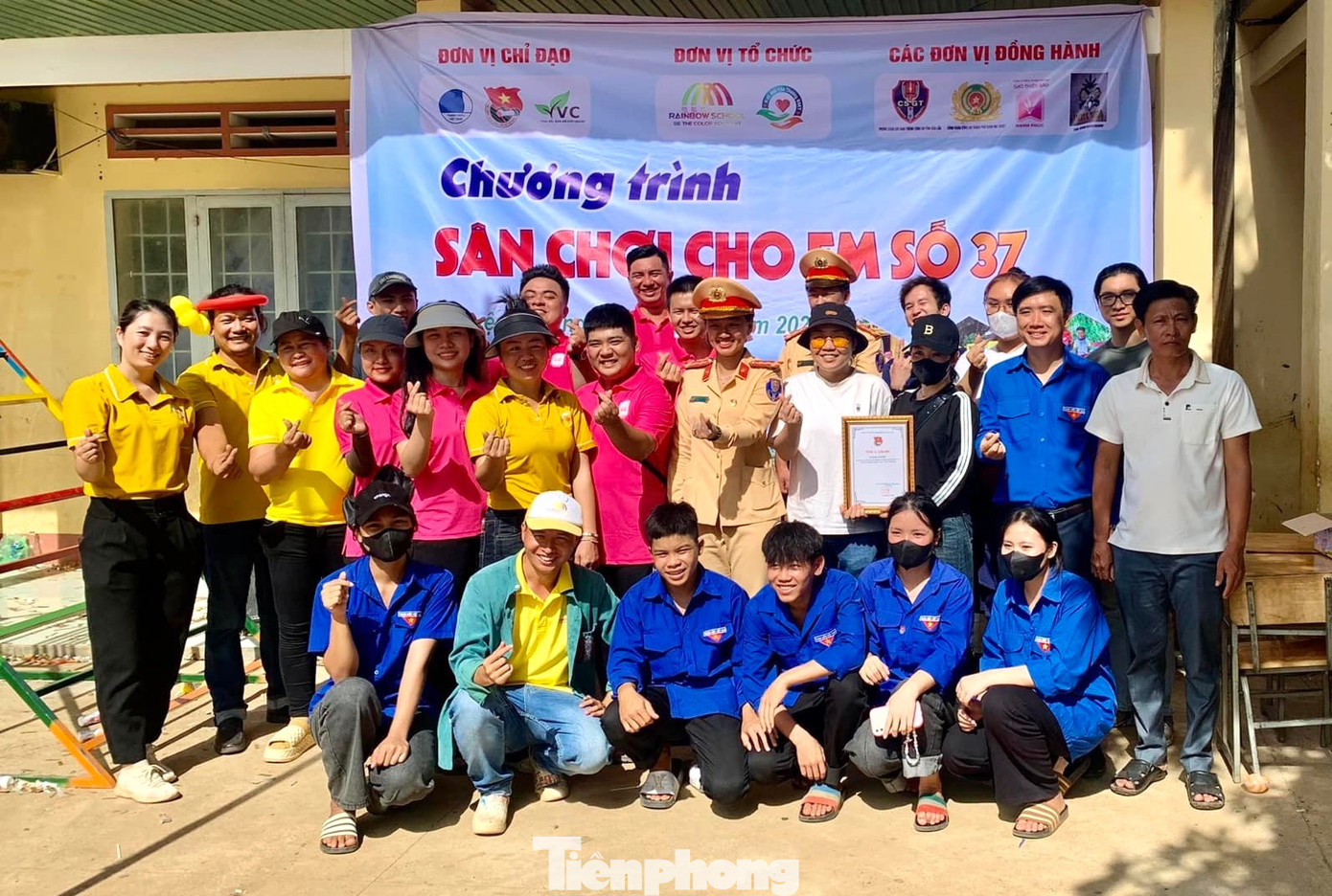 Nhiều hoạt động trong ngày cao điểm chiến sĩ tình nguyện huyện Lắk Nhiều hoạt động trong ngày cao điểm chiến sĩ tình nguyện huyện Lắk