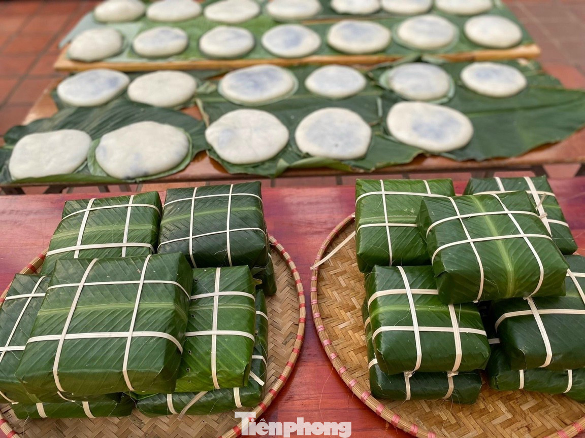 Hoạt động trình diễn gói bánh chưng, giã bánh giầy là điểm mới trong năm nay. Hoạt động trình diễn gói bánh chưng, giã bánh giầy là điểm mới trong năm nay.