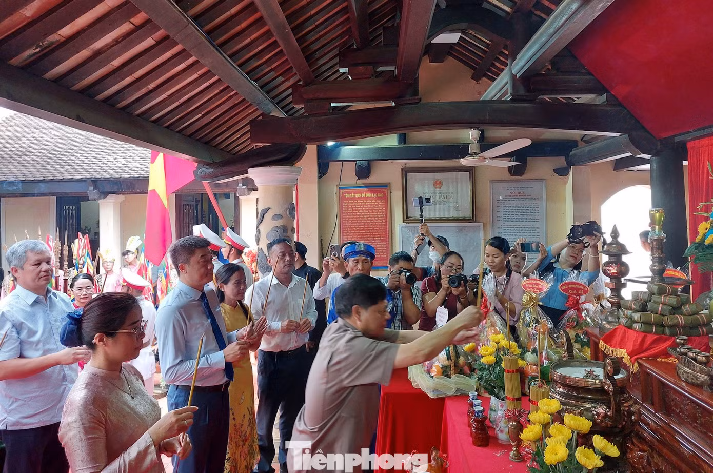Lãnh đạo tỉnh Đắk Lắk dâng hương Lễ Tổ.