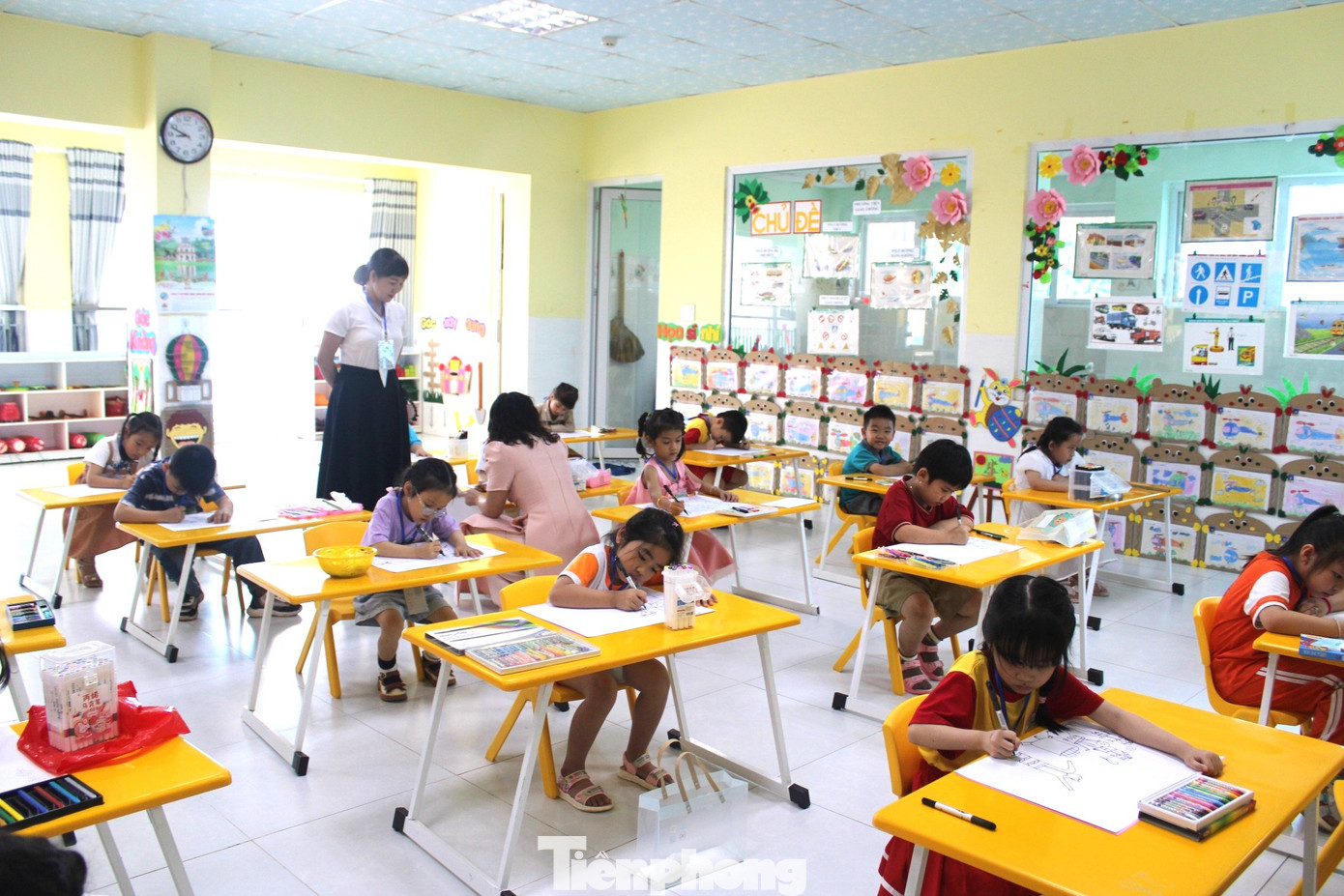 Tham gia Hội thi "Nét vẽ xanh" có 198 trẻ mầm non 5 tuổi đến từ 15 huyện, thị, thành phố trên địa bàn tỉnh Đắk Lắk.