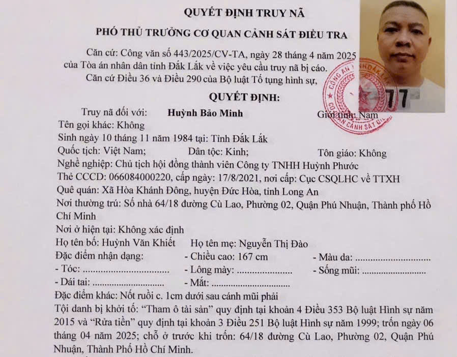 Quyết định truy nã Huỳnh Bảo Minh. Ảnh: Công an tỉnh Đắk Lắk Quyết định truy nã Huỳnh Bảo Minh. Ảnh: Công an tỉnh Đắk Lắk
