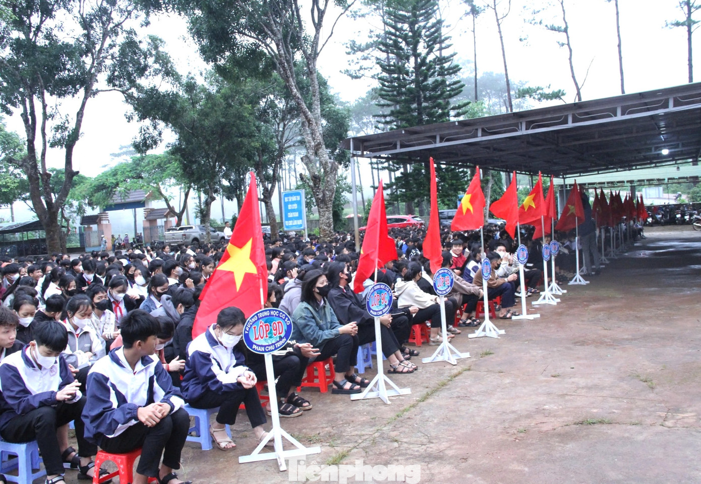 Học sinh Trường THCS Phan Chu Trinh (huyện Krông Búk) tham dự lễ khai giảng