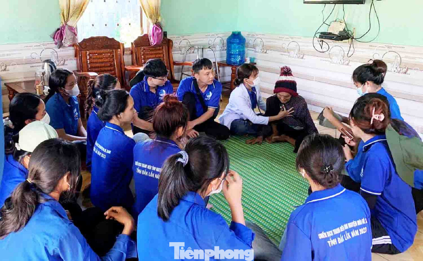 Tuổi trẻ huyện Lắk thăm, tặng quà mẹ Việt Nam anh hùng Tuổi trẻ huyện Lắk thăm, tặng quà mẹ Việt Nam anh hùng