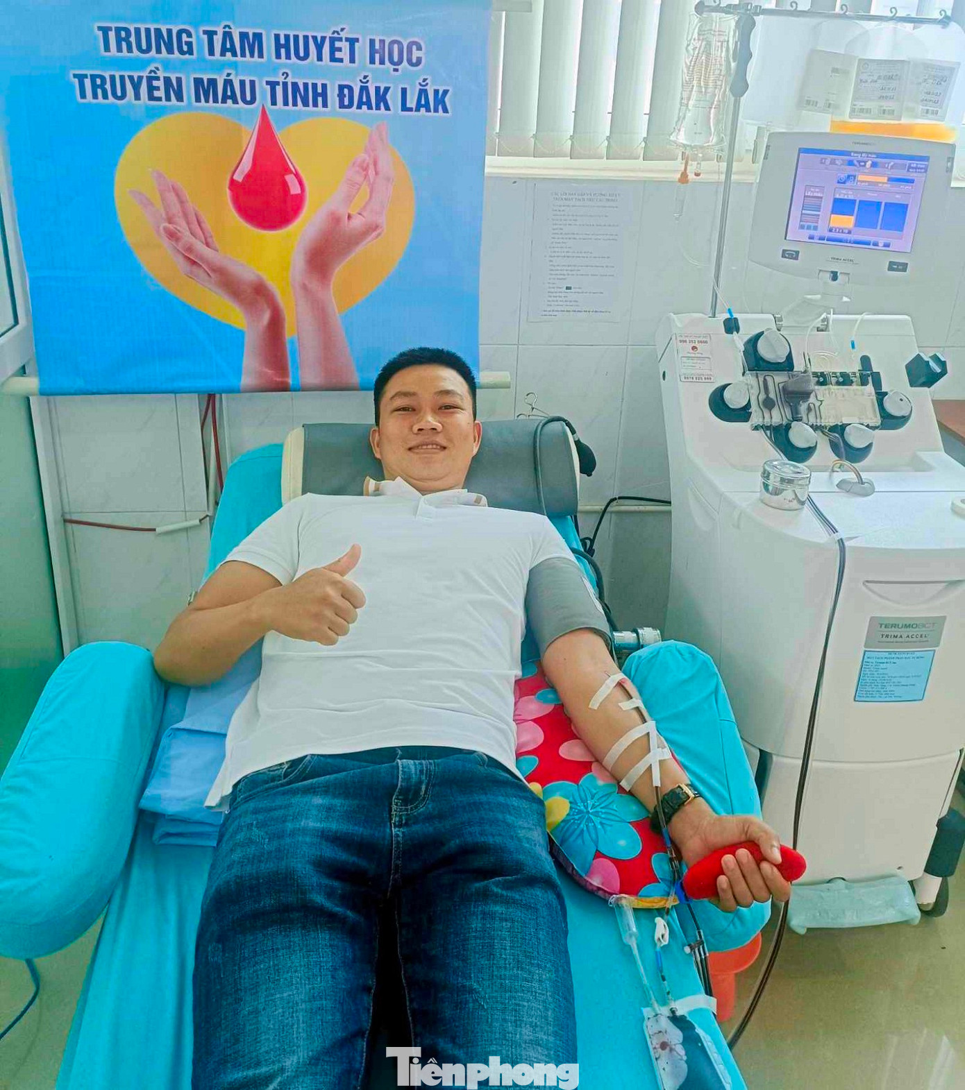 Thầy Vũ hiến tiểu cầu cho bệnh nhân bị sốt xuất huyết Thầy Vũ hiến tiểu cầu cho bệnh nhân bị sốt xuất huyết