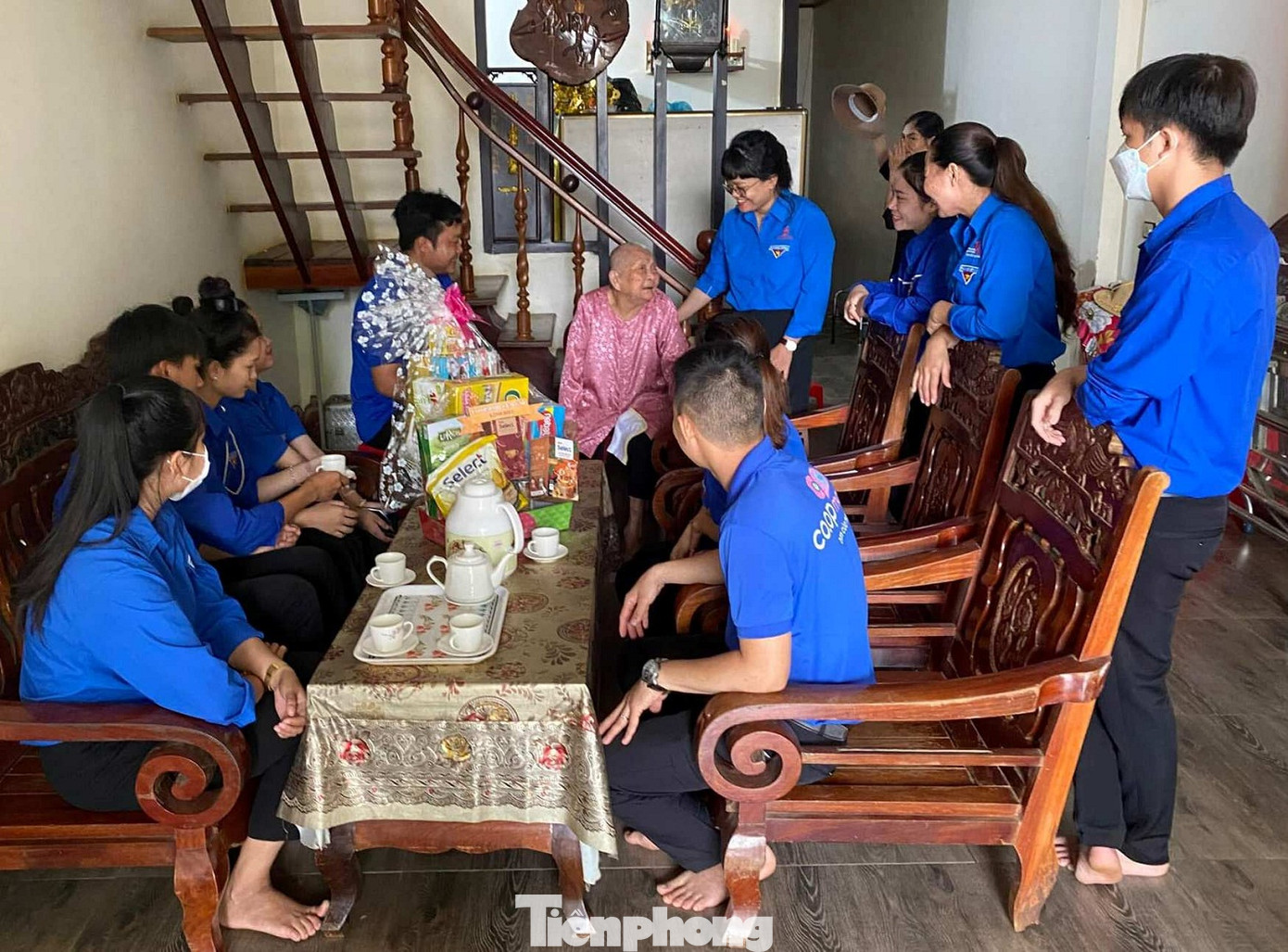 Thế hệ trẻ bày tỏ lòng tri ân sâu sắc với sự hy sinh to lớn của các Mẹ Việt Nam anh hùng Thế hệ trẻ bày tỏ lòng tri ân sâu sắc với sự hy sinh to lớn của các Mẹ Việt Nam anh hùng