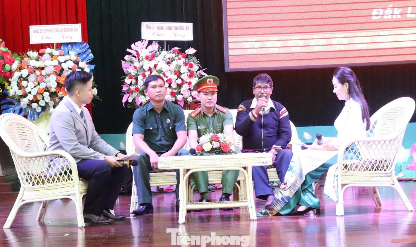 Các gương điển hình tiên tiến trong thực hiện phong trào bảo vệ ANTQ chia sẻ cách làm hay Các gương điển hình tiên tiến trong thực hiện phong trào bảo vệ ANTQ chia sẻ cách làm hay