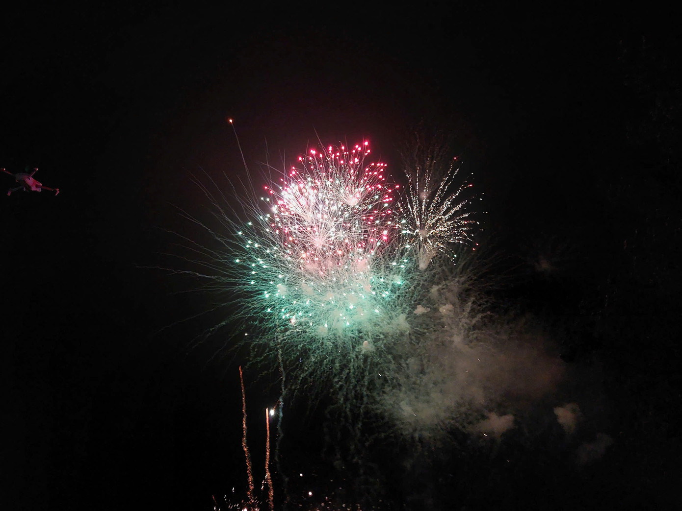 Màn bắn pháo hoa nghệ thuật ở huyện Krông Búk Màn bắn pháo hoa nghệ thuật ở huyện Krông Búk