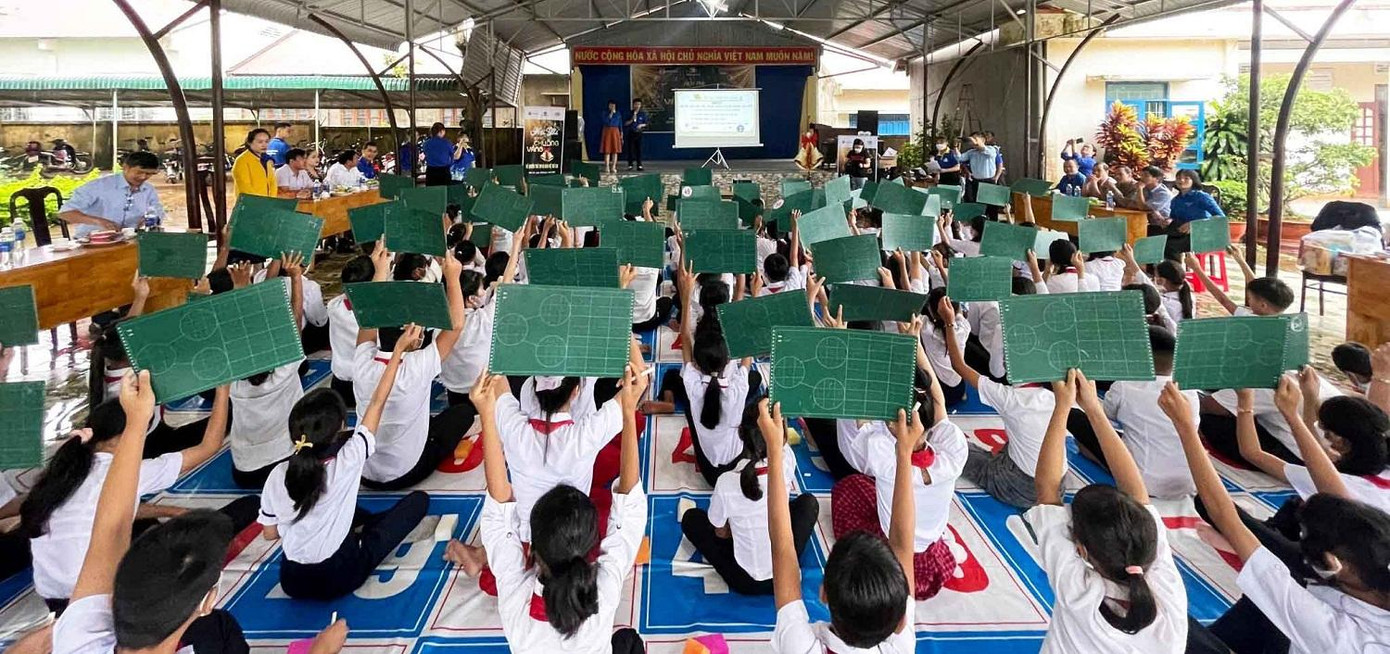 Sôi nổi chuỗi hoạt động rung chuông vàng