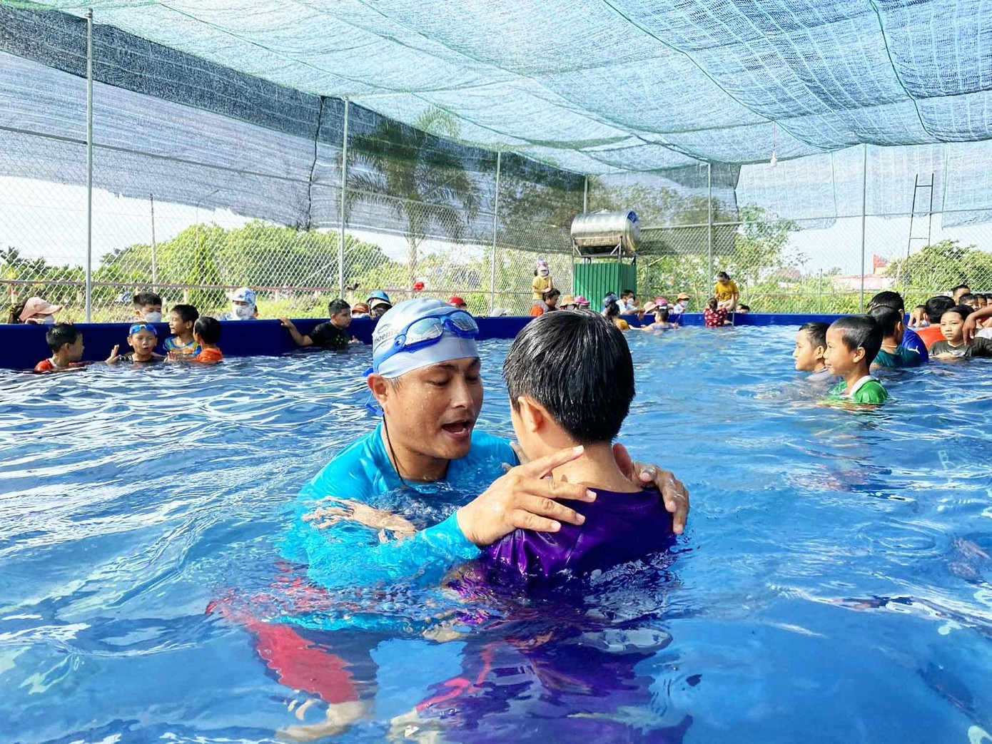 Lớp bơi miễn phí tại một số xã trên địa bàn huyện Cư M'gar