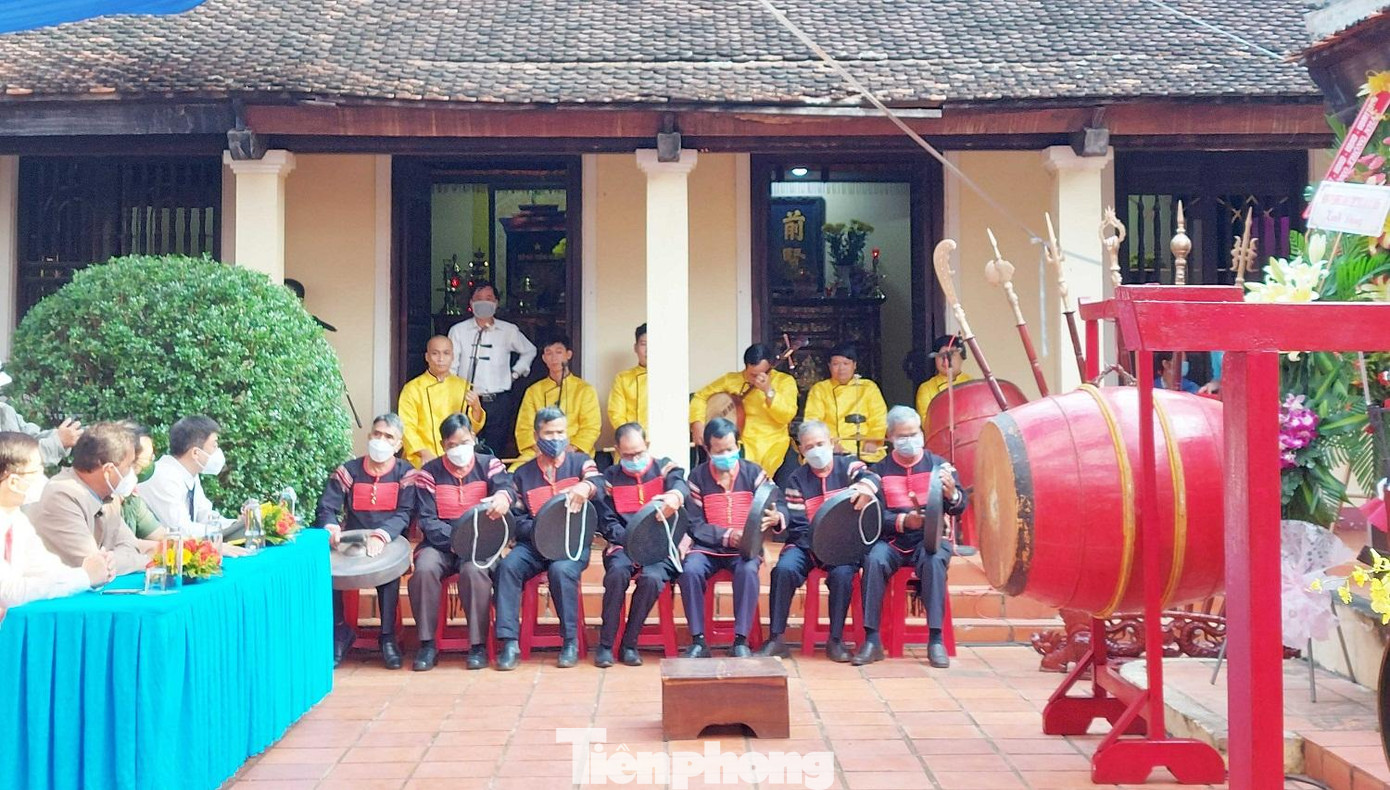 Màn tấu chiêng vào lễ