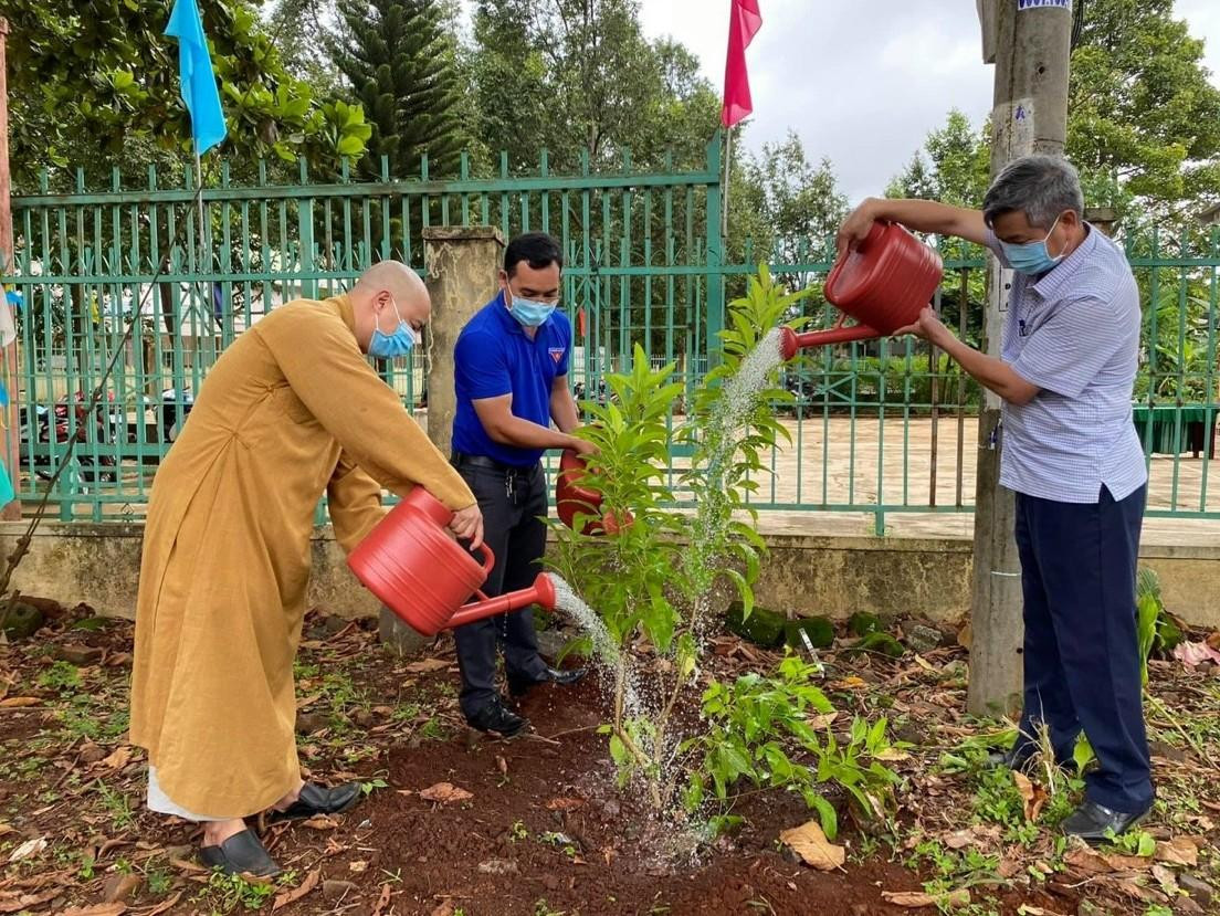 Trồng cây xanh lan tỏa bảo vệ môi trường Trồng cây xanh lan tỏa bảo vệ môi trường