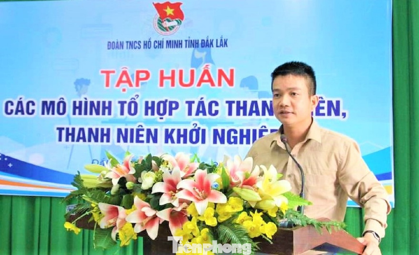 Anh Trần Doãn Tới, Phó Bí thư Tỉnh Đoàn phát biểu tại buổi tập huấn
