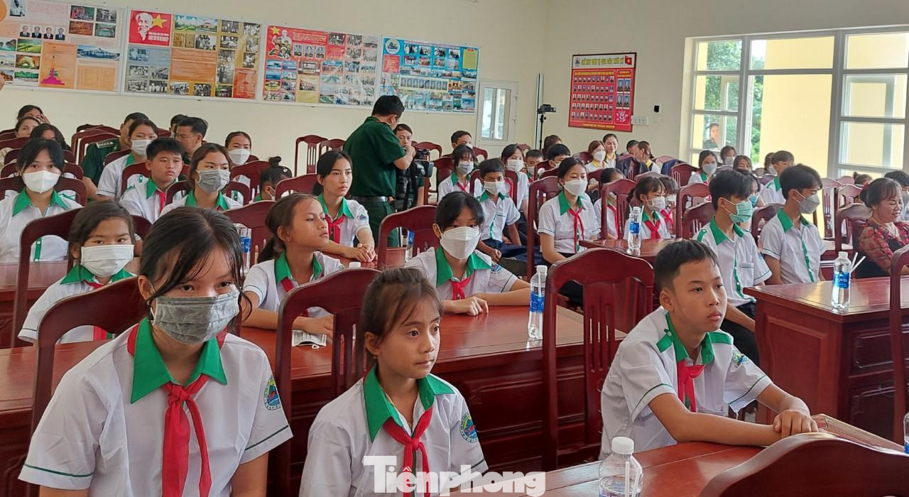 Các em học sinh tham dự chương trình Các em học sinh tham dự chương trình