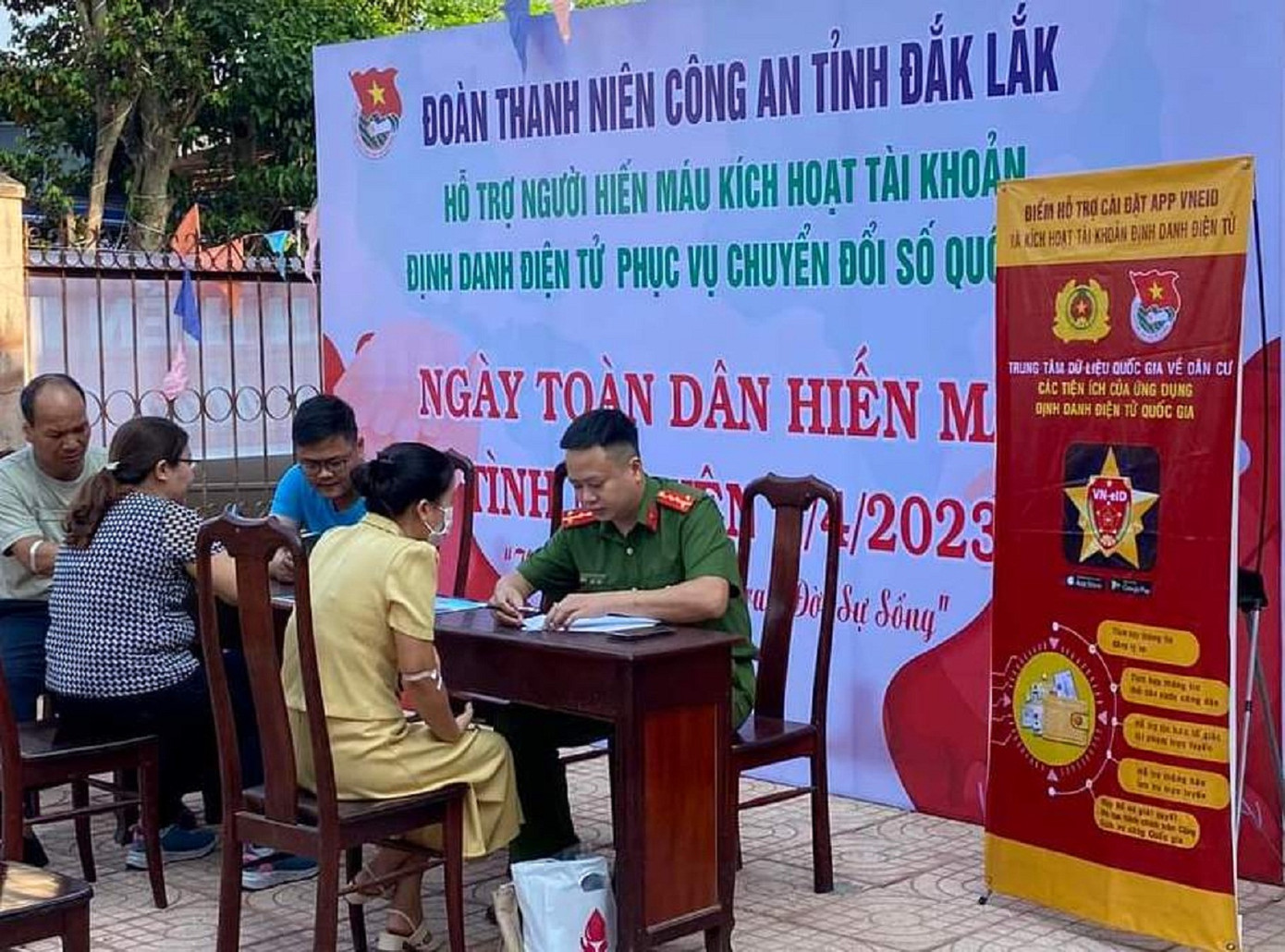 Chủ đề Tháng Thanh niên 'Tuổi trẻ tiên phong chuyển đổi số' Chủ đề Tháng Thanh niên 'Tuổi trẻ tiên phong chuyển đổi số'