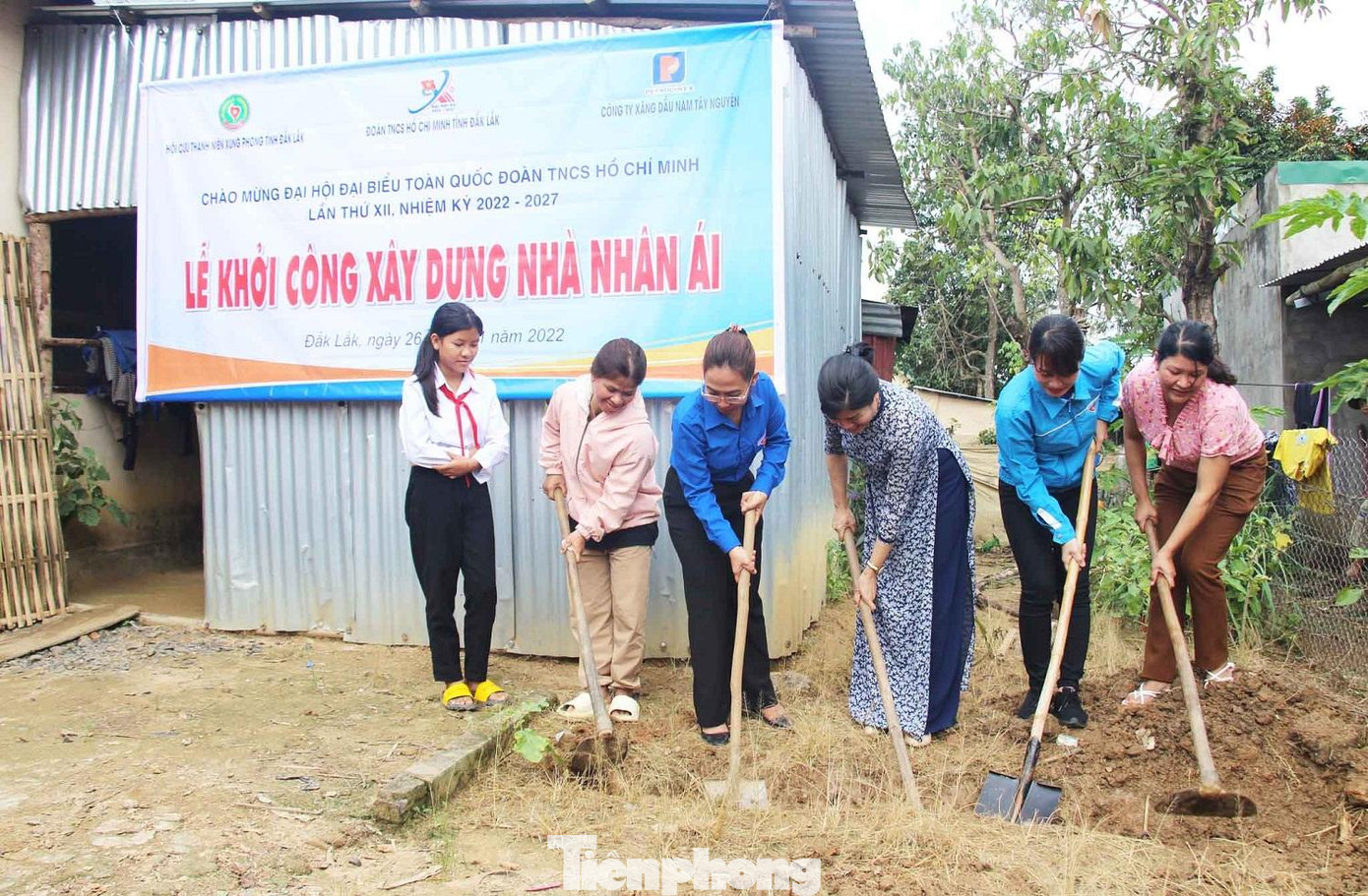 Khởi công nhà nhân ái cho hộ gia đình có hoàn cảnh khó khăn Khởi công nhà nhân ái cho hộ gia đình có hoàn cảnh khó khăn