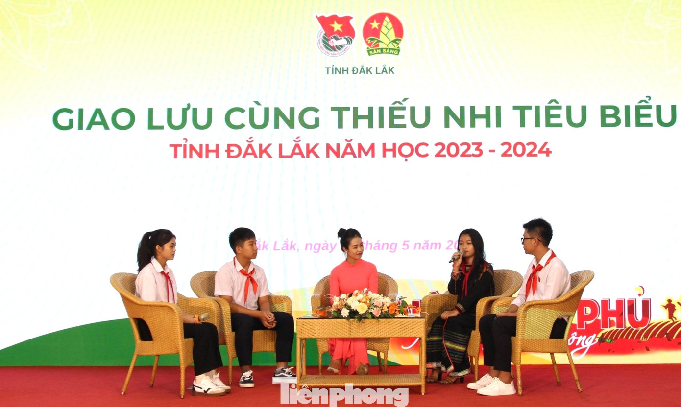 Giao lưu cùng thiếu nhi tiêu biểu tỉnh Đắk Lắk Giao lưu cùng thiếu nhi tiêu biểu tỉnh Đắk Lắk