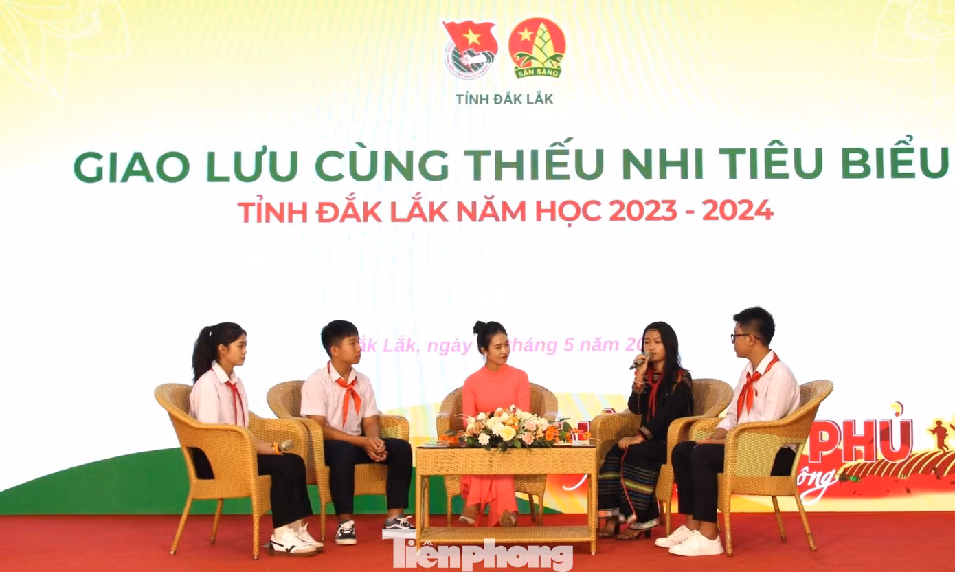 Giao lưu cùng thiếu nhi tiêu biểu tỉnh Đắk Lắk