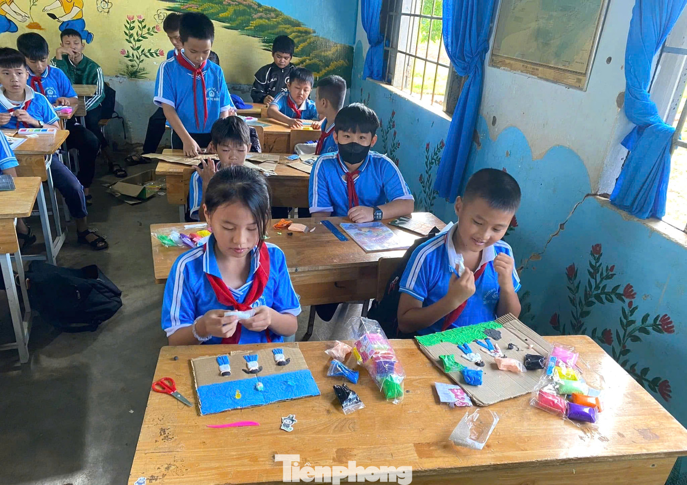 Góc cờ vua, góc vẽ tranh sáng tạo, góc sáng tạo nghệ thuật từ đất nặn giúp học sinh phát triển tư duy và sở thích.