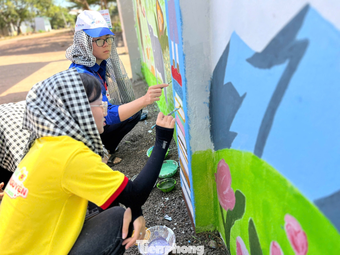 Những bức tranh tường không chỉ làm đẹp ngôi trường, còn mang lại niềm vui thích mỗi khi đến trường cho các em nhỏ. Qua đó, tạo không gian học tập thân thiện và sáng tạo.