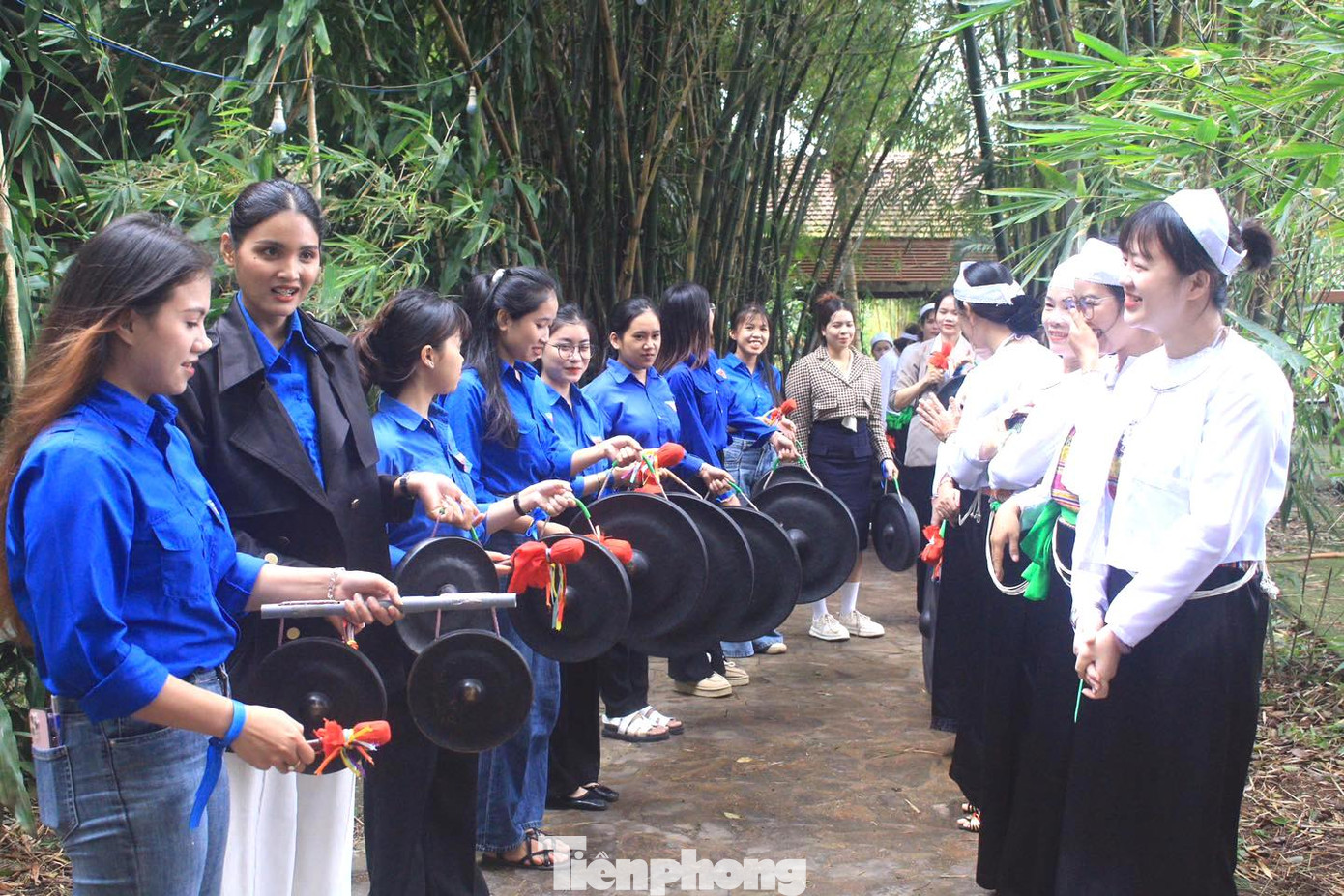 Ban tổ chức đã tạo nhiều thử thách cho các bạn sinh viên tham gia. Đặc biệt là thử thách đánh cồng chiêng.