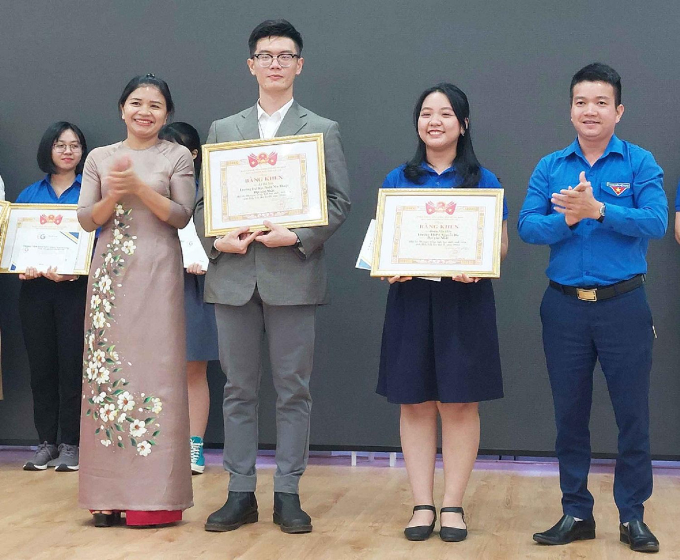 Hai thí sinh đoạt giải nhất Hai thí sinh đoạt giải nhất