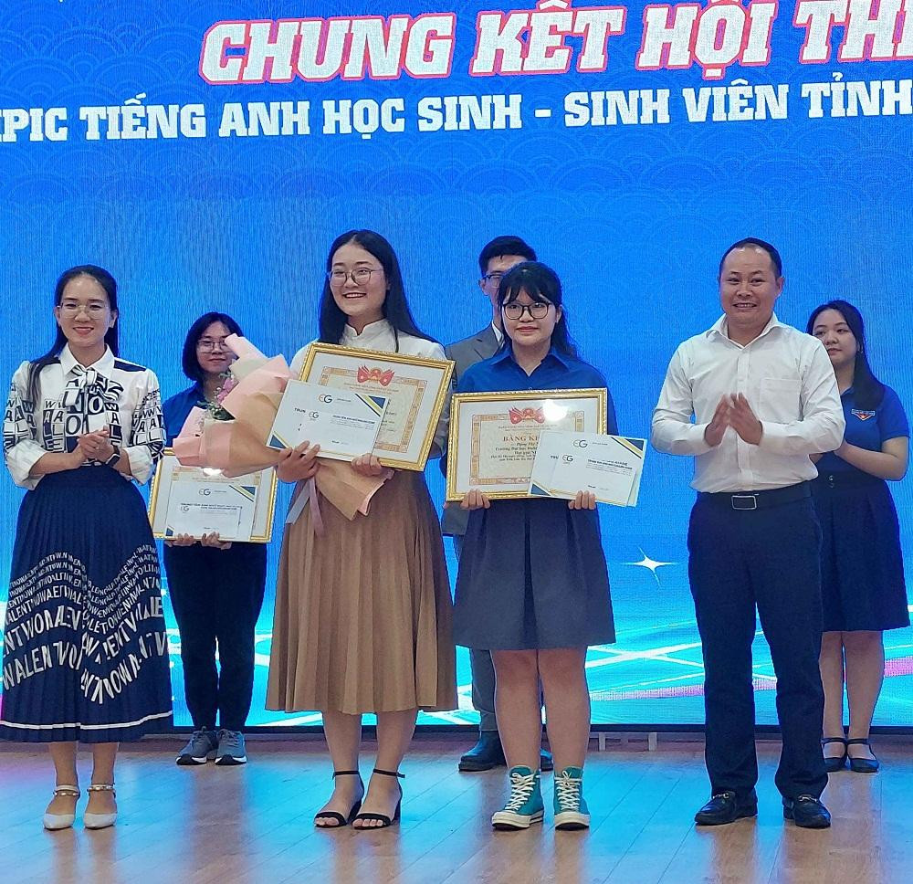 Hai thí sinh giải nhì Hai thí sinh giải nhì