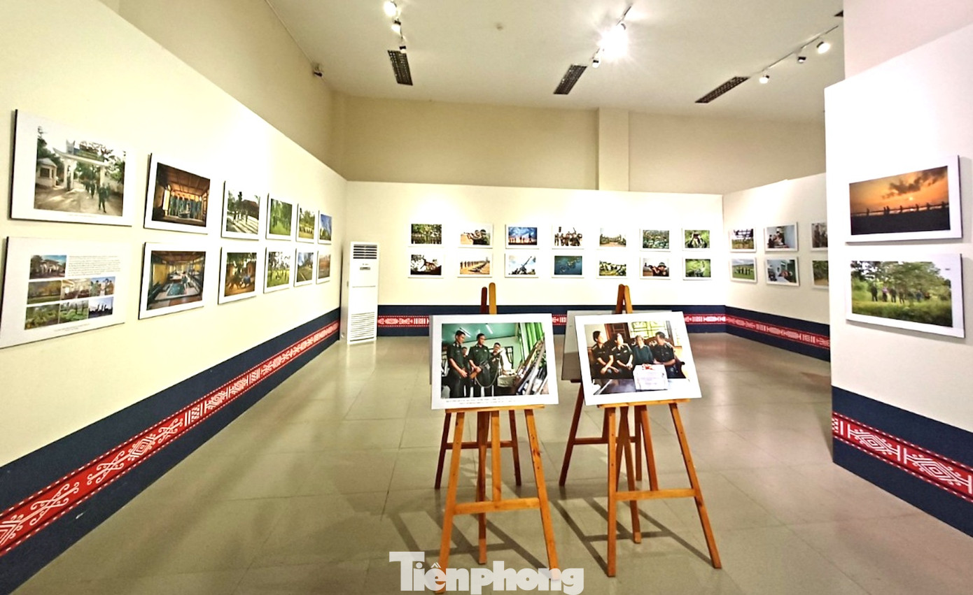 Triển lãm trưng bày 120 tác phẩm tiêu biểu, phản ánh quá trình 65 xây dựng, chiến đấu và trưởng thành của Bộ đội Biên phòng Việt Nam nói chung và Bộ đội Biên phòng Đắk Lắk nói riêng.