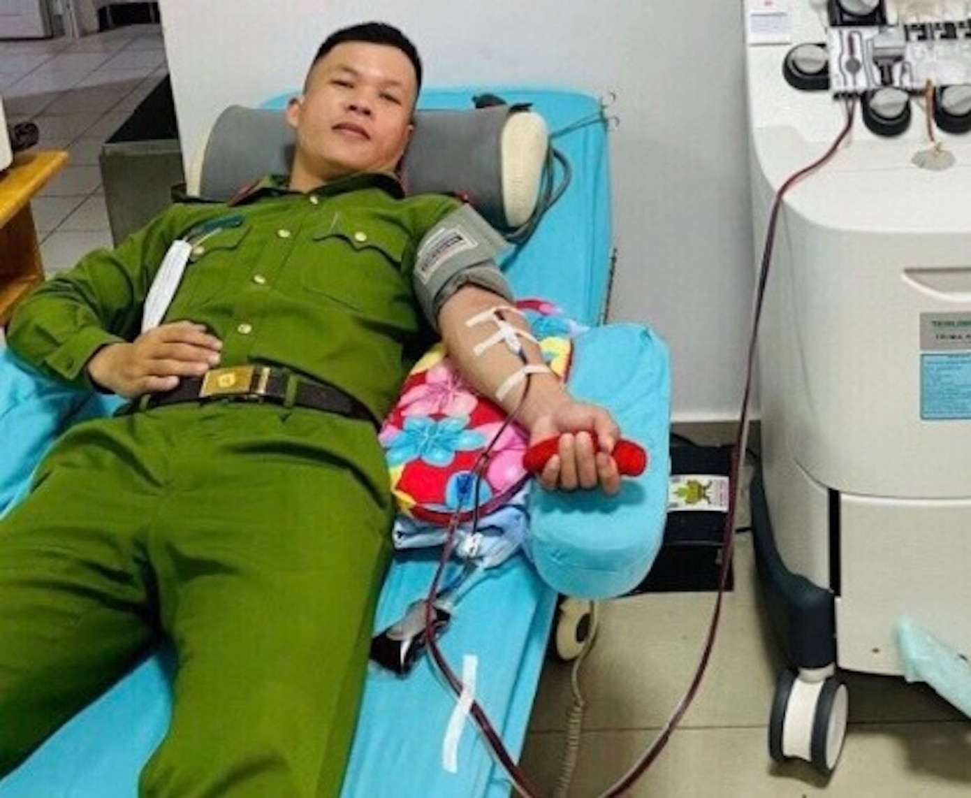 Thời gian qua, nhiều cán bộ, chiến sĩ công an kịp thời hiến máu, tiểu cầu cho những trường hợp khẩn cấp qua cơn nguy kịch