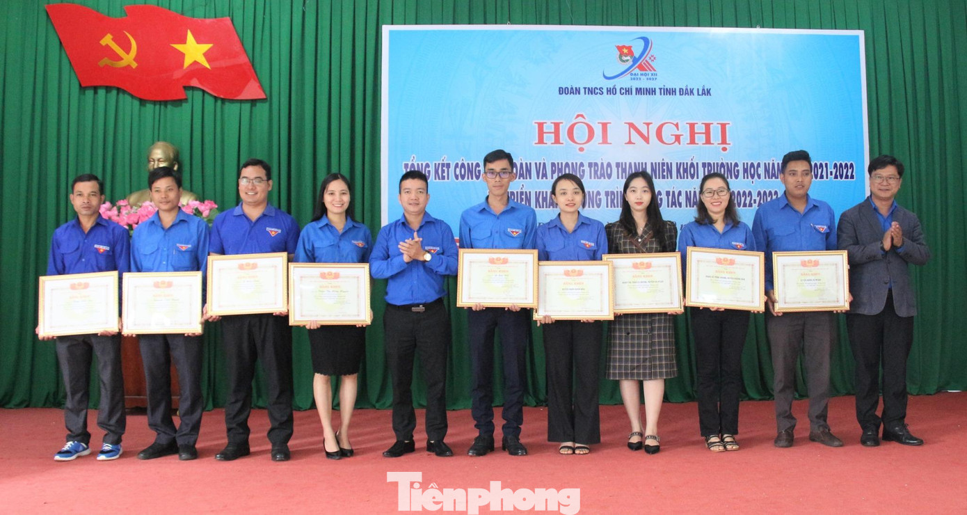 Tập thể, cá nhân có thành tích xuất sắc nhận Bằng khen của Tỉnh Đoàn