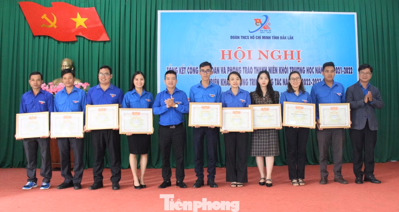 Tập thể, cá nhân có thành tích xuất sắc nhận Bằng khen của Tỉnh Đoàn