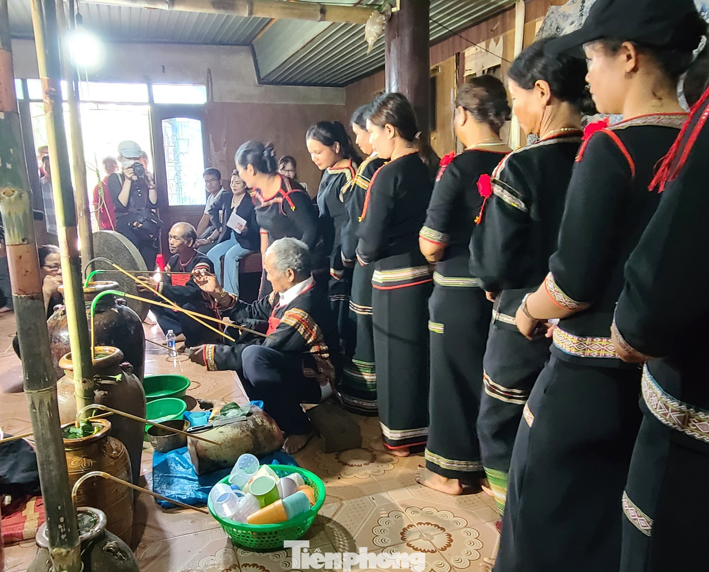 Nhằm bảo tồn và phát huy giá trị văn hóa truyền thống tốt đẹp của các dân tộc thiểu số, huyện Cư M’gar đã tổ chức phục dựng nghi lễ cúng sức khỏe của dân tộc Ê Đê tại buôn Mlăng. Đây là một trong những hoạt động nằm trong kế hoạch phát triển du lịch gắn với bảo tồn văn hóa truyền thống tại địa phương.