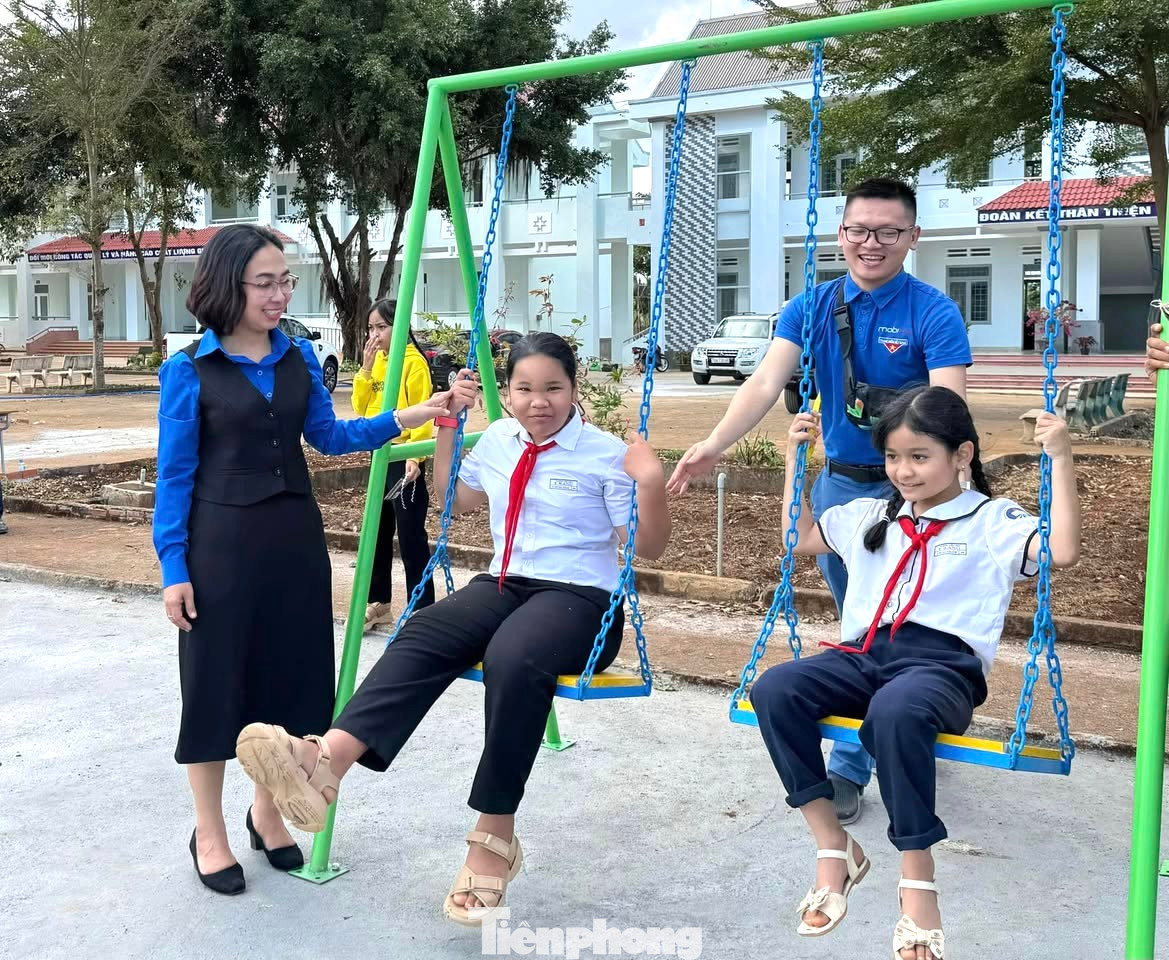 Học sinh hào hứng tham gia trải nghiệm các công trình sân chơi cho em Học sinh hào hứng tham gia trải nghiệm các công trình sân chơi cho em