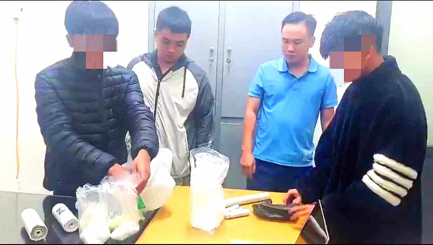 Công an huyện Cư M'gar phát hiện nhóm học sinh tự chế pháo nổ