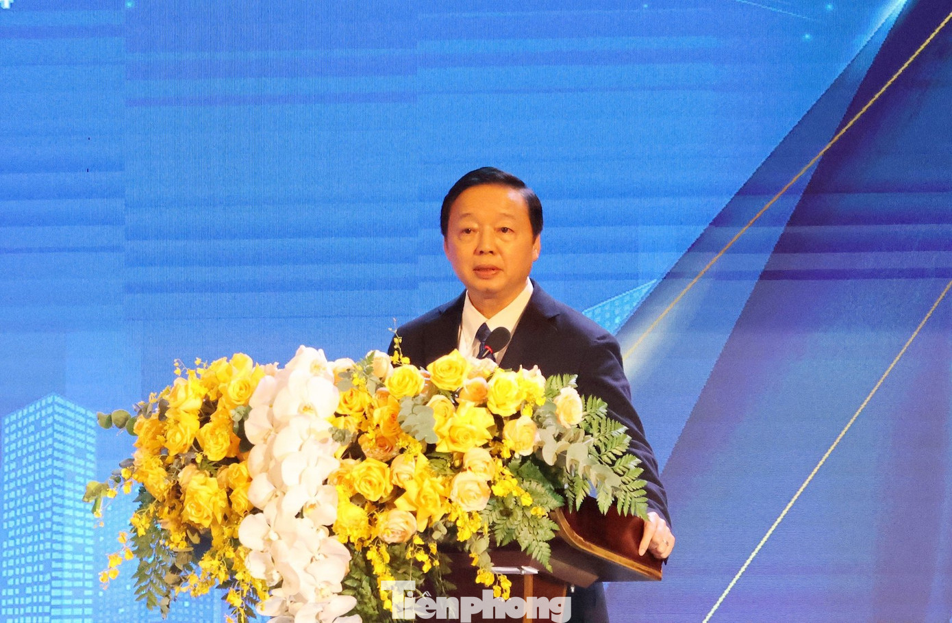 Phó Thủ tướng Chính phủ Trần Hồng Hà phát biểu tại hội nghị.