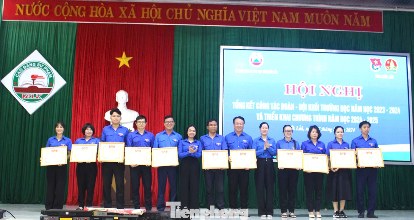 Tập thể, cá nhân có thành tích trong công tác Đoàn được nhận bằng khen của tỉnh đoàn