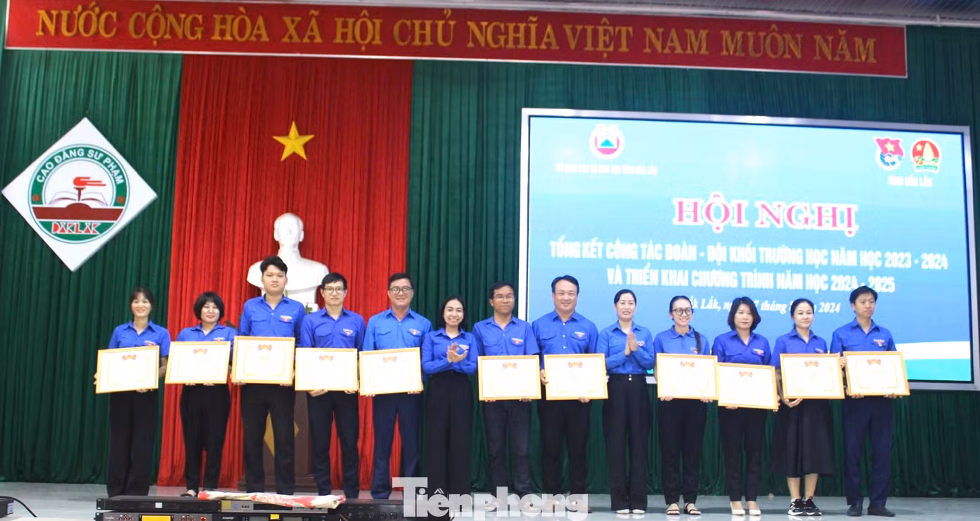 Tập thể, cá nhân có thành tích trong công tác Đoàn được nhận bằng khen của tỉnh đoàn