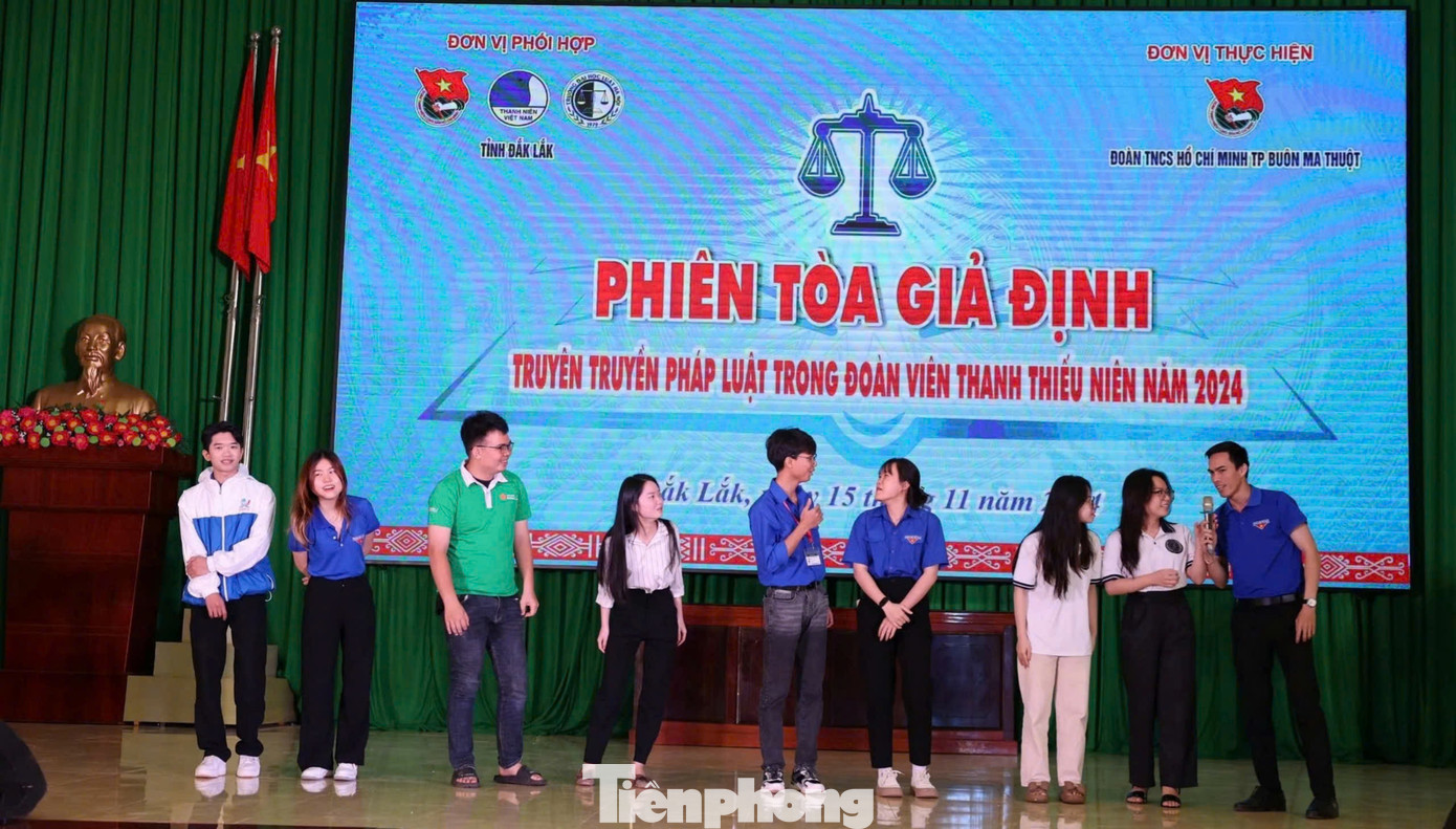 Ban tổ chức lồng ghép nhiều nội dung tuyên truyền pháp luật đến đoàn viên thanh niên