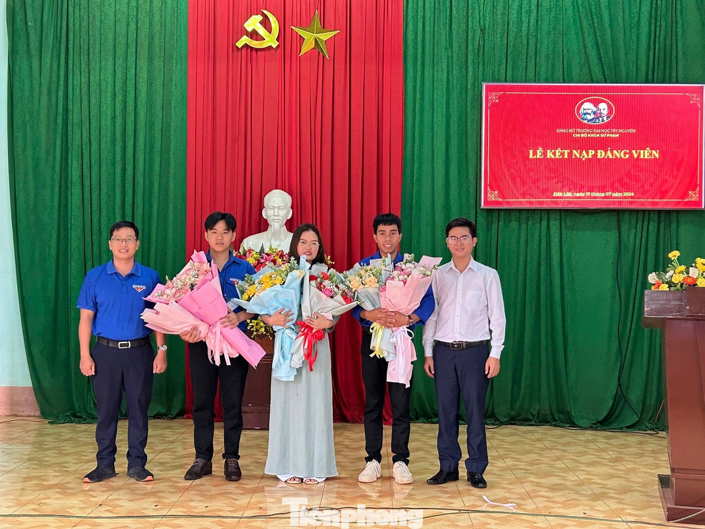 Đây là những sinh viên, chiến sĩ Mùa hè xanh đã được rèn luyện và trưởng thành trong quá trình tham gia hoạt động tình nguyện, cũng như dẫn đầu trong học tập và phong trào thi đua toàn trường.