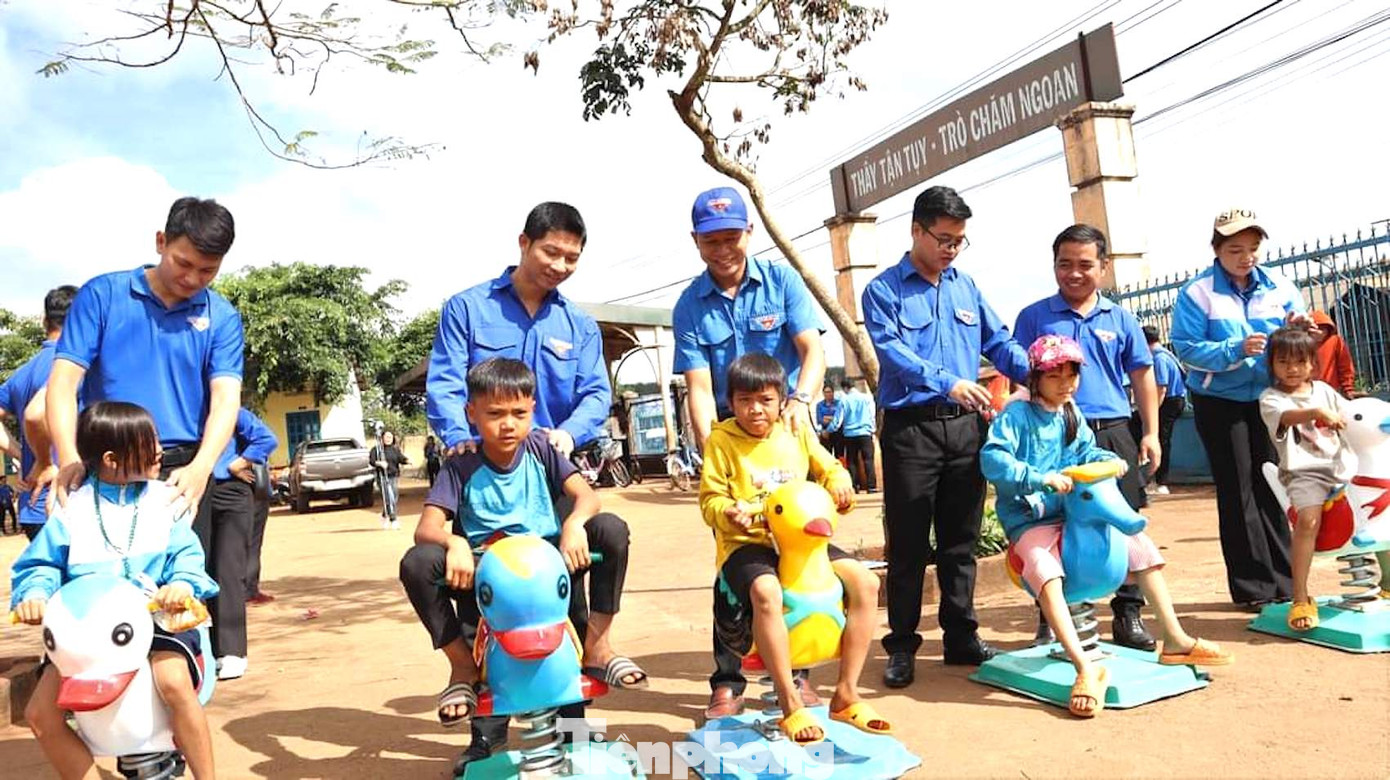 Thiếu nhi tham gia nhiều hoạt động tại chương trình. Thiếu nhi tham gia nhiều hoạt động tại chương trình.