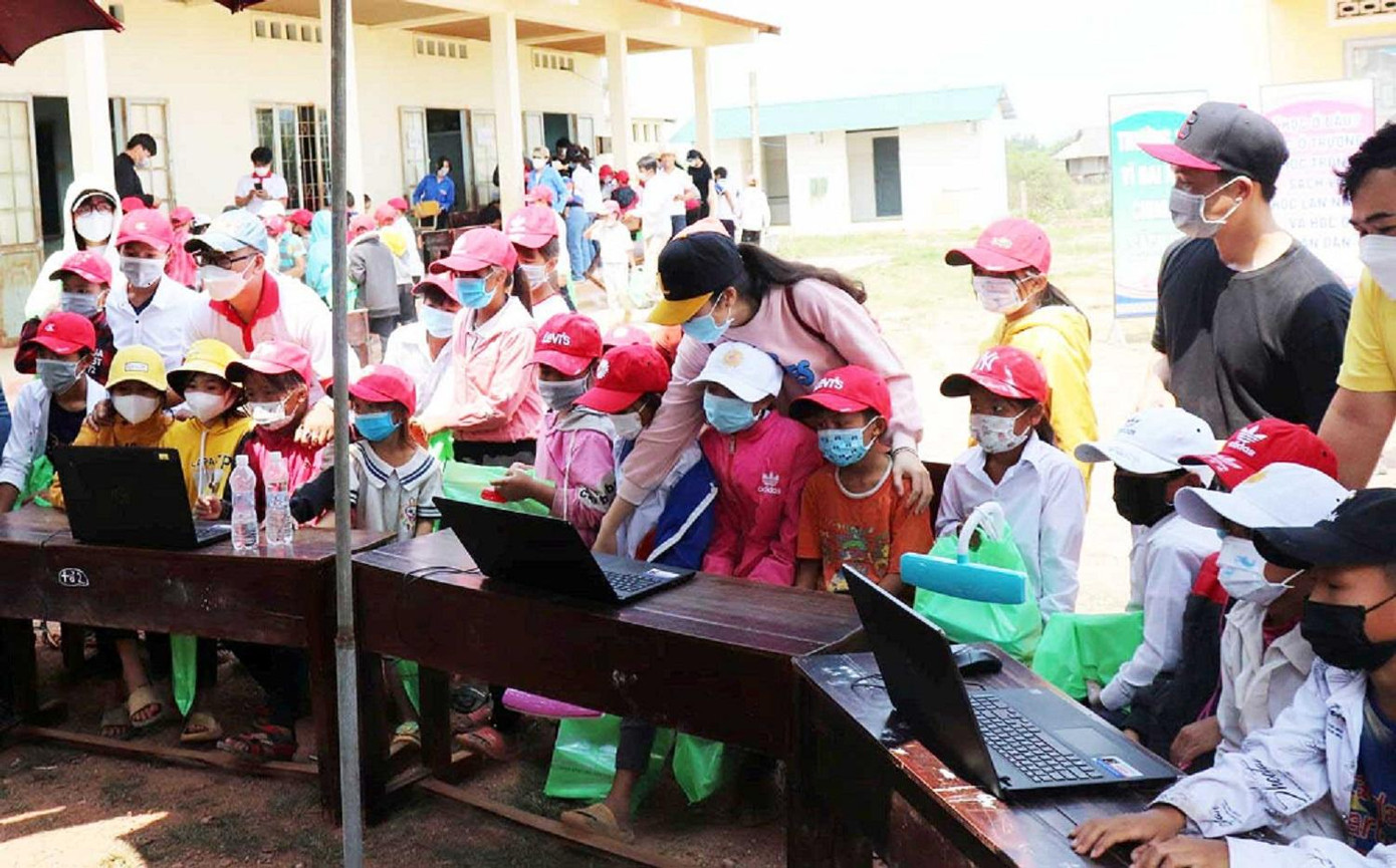 Chuyến xe thư viện lưu động tổ chức những hoạt động ý nghĩa cho học sinh