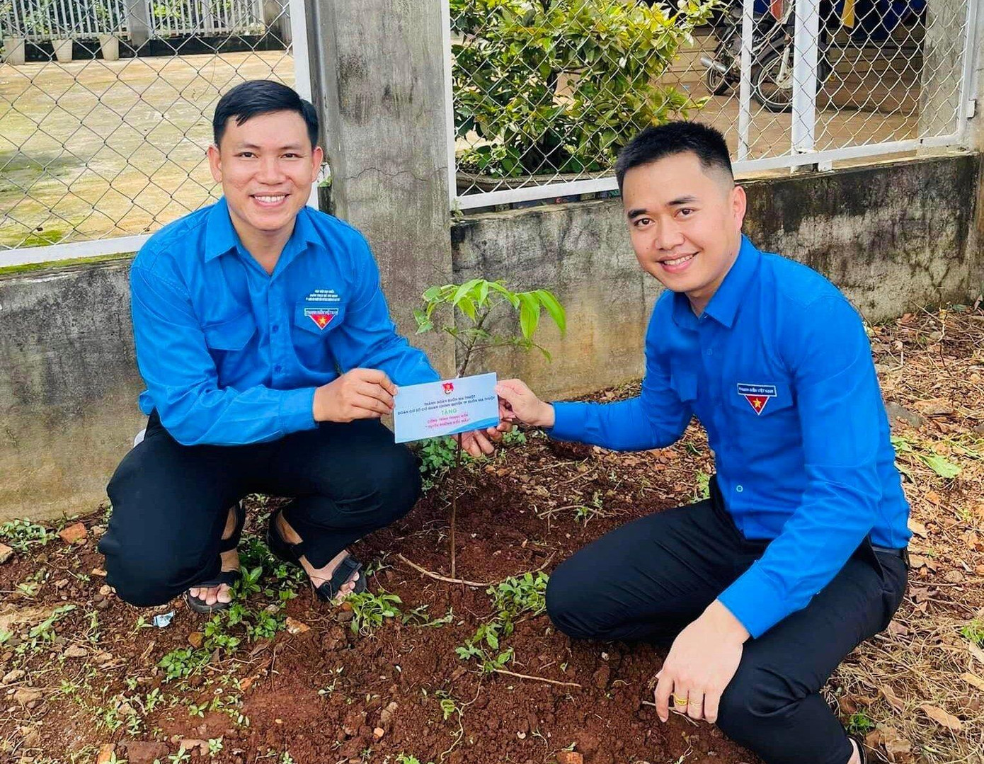 Công trình vườn cây thanh niên được sự hưởng ứng của đông đảo đoàn viên thanh niên Công trình vườn cây thanh niên được sự hưởng ứng của đông đảo đoàn viên thanh niên